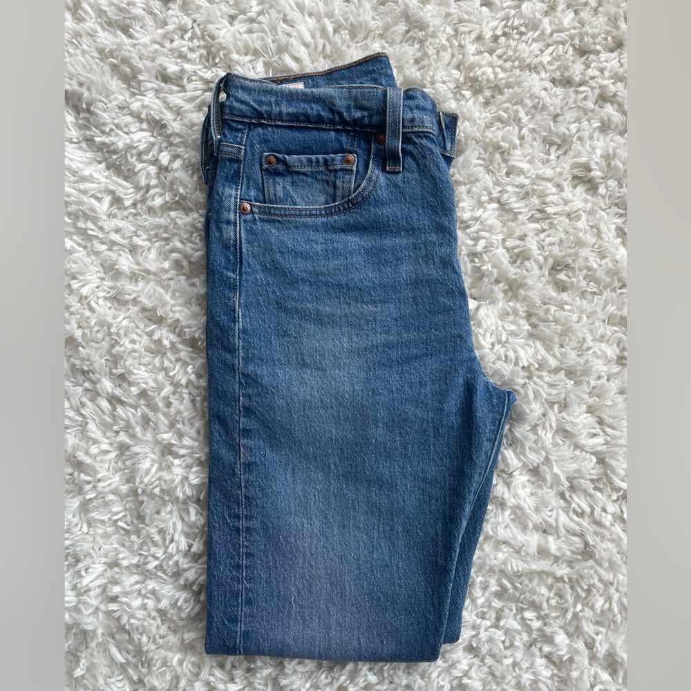 Levi's - Picture 4 of 6